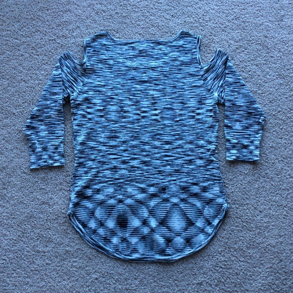 *NWT* The Limited Cold Shoulder Sweater - Picture 4 of 6